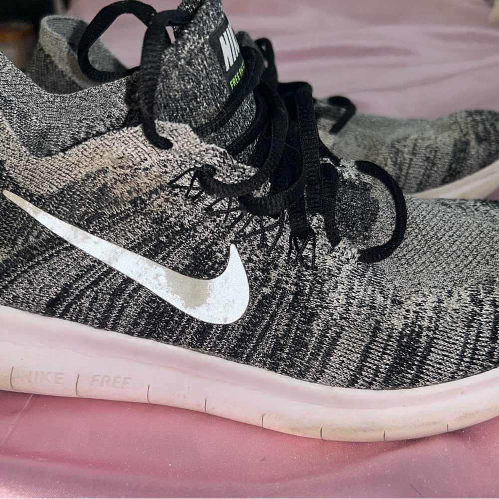 Nike Women's Gray and White Athletic Shoes